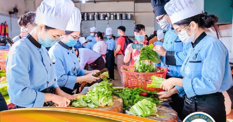 Trình độ học vấn trong CV xin việc phụ bếp